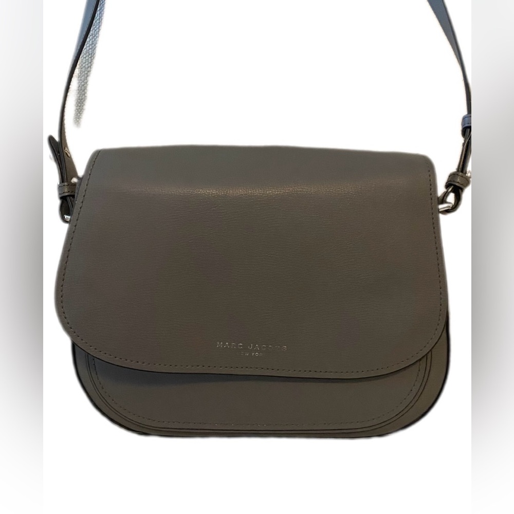 Marc Jacobs  EUC  Rider
Gray Genuine Leather
Crossbody Shoulder Bag